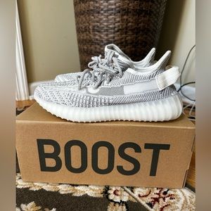 Yeezy 350 V2 Static